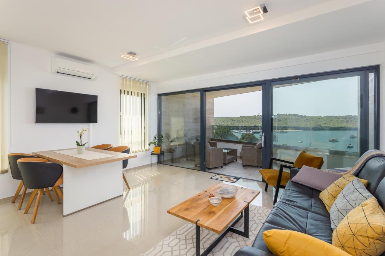 Luton Apartment Banjole Bagian luar foto