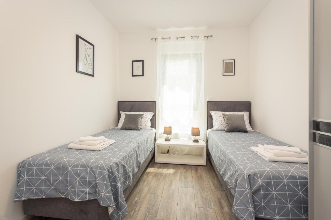 Luton Apartment Banjole Bagian luar foto