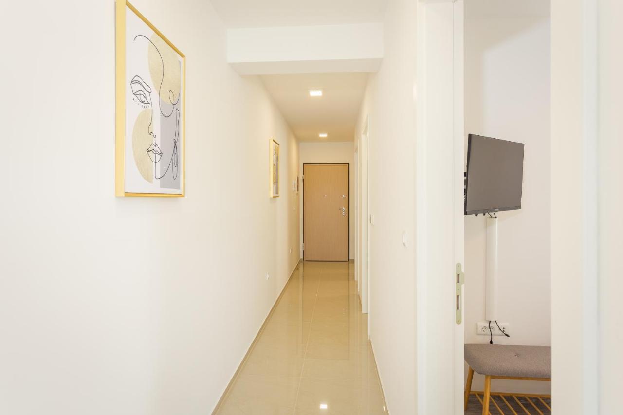 Luton Apartment Banjole Bagian luar foto