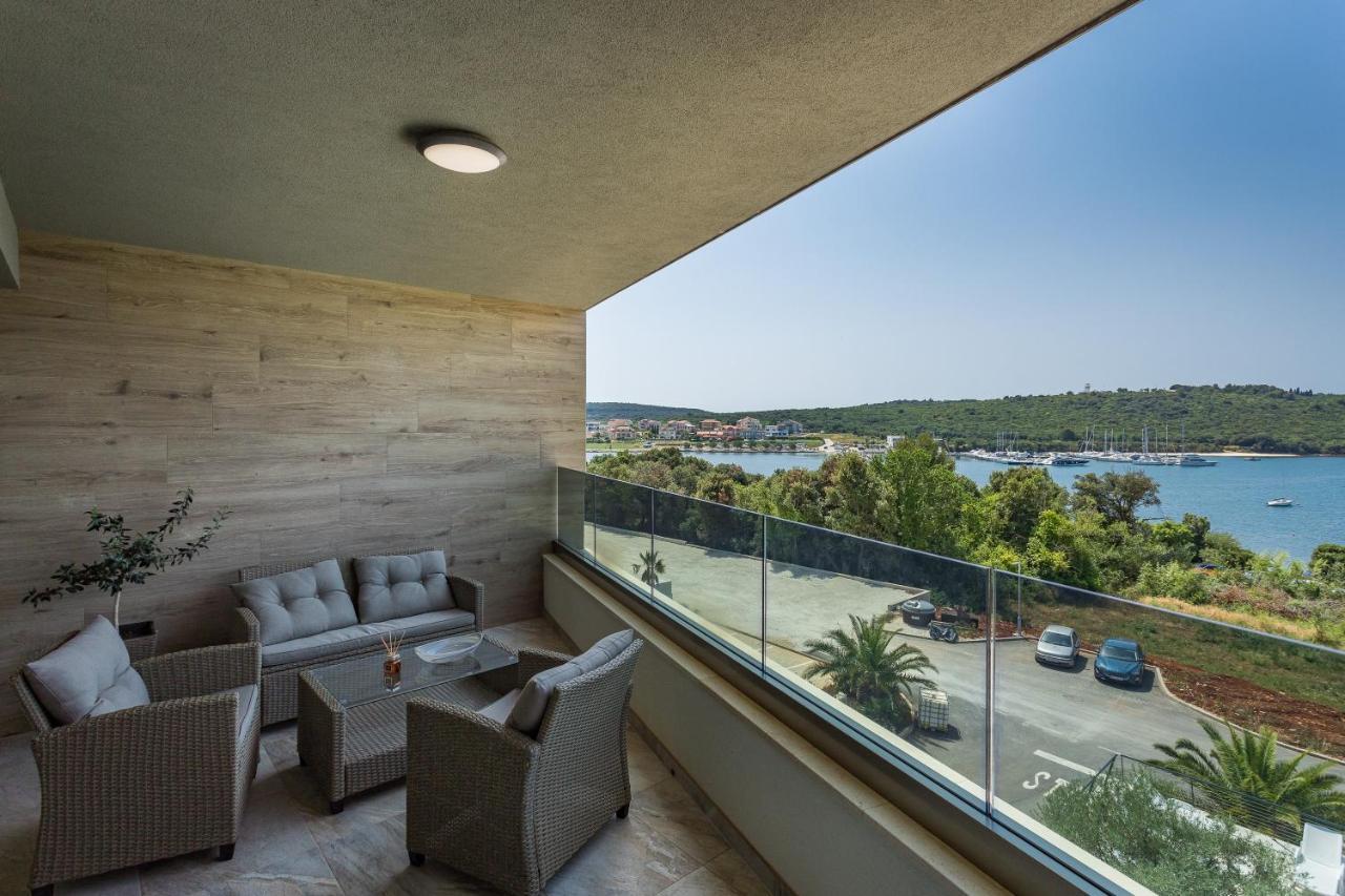 Luton Apartment Banjole Bagian luar foto