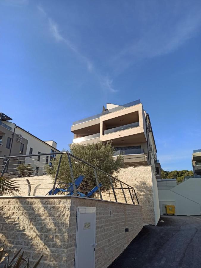 Luton Apartment Banjole Bagian luar foto