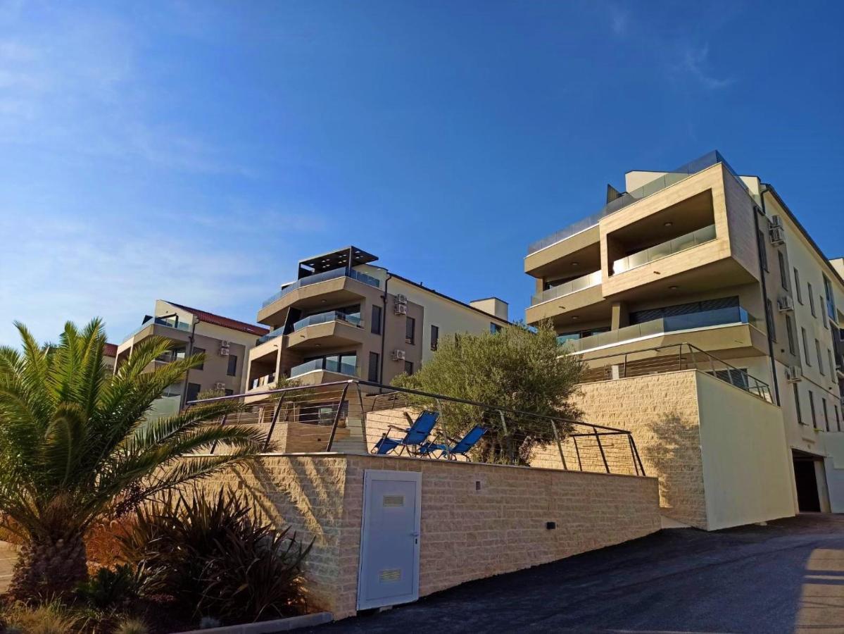 Luton Apartment Banjole Bagian luar foto