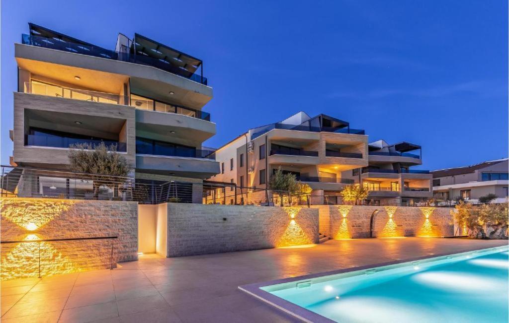Luton Apartment Banjole Bagian luar foto